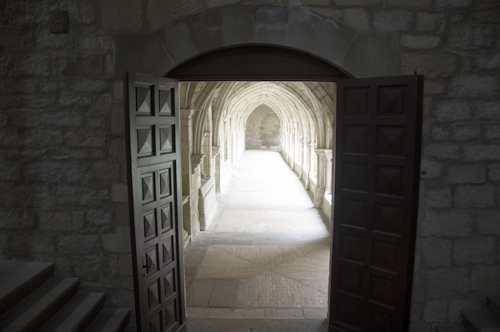 Puerta de los monjes en el claustro de irantzu